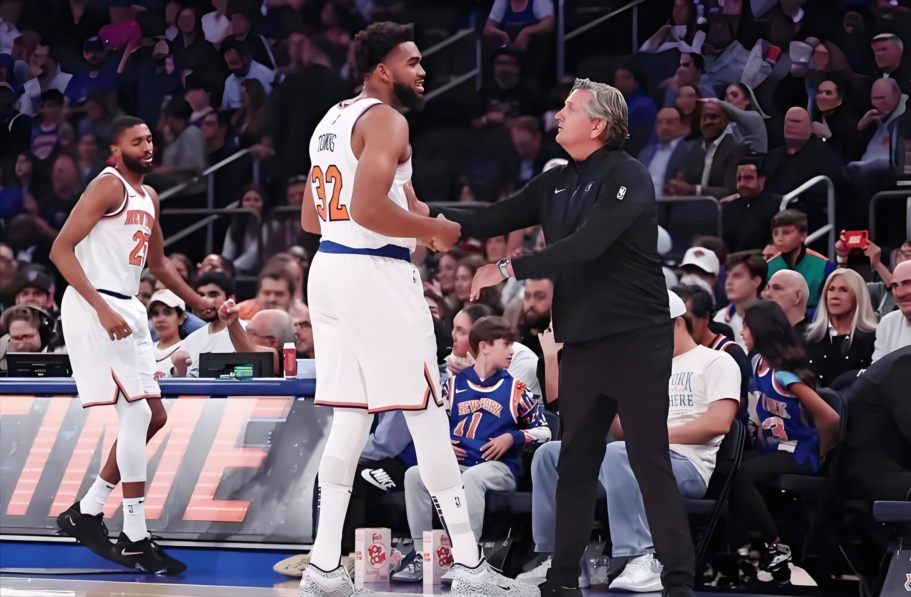 开云官网-尼克斯主场胜湖人，东部决赛战况白热化的简单介绍