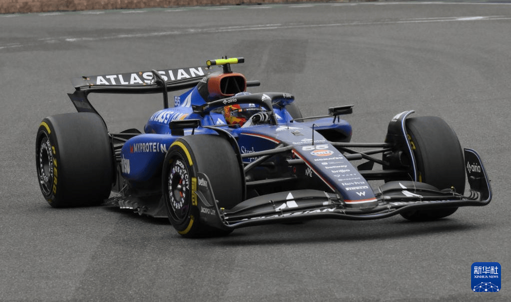 雷诺车队力克红牛二队，拉塞尔关键制胜