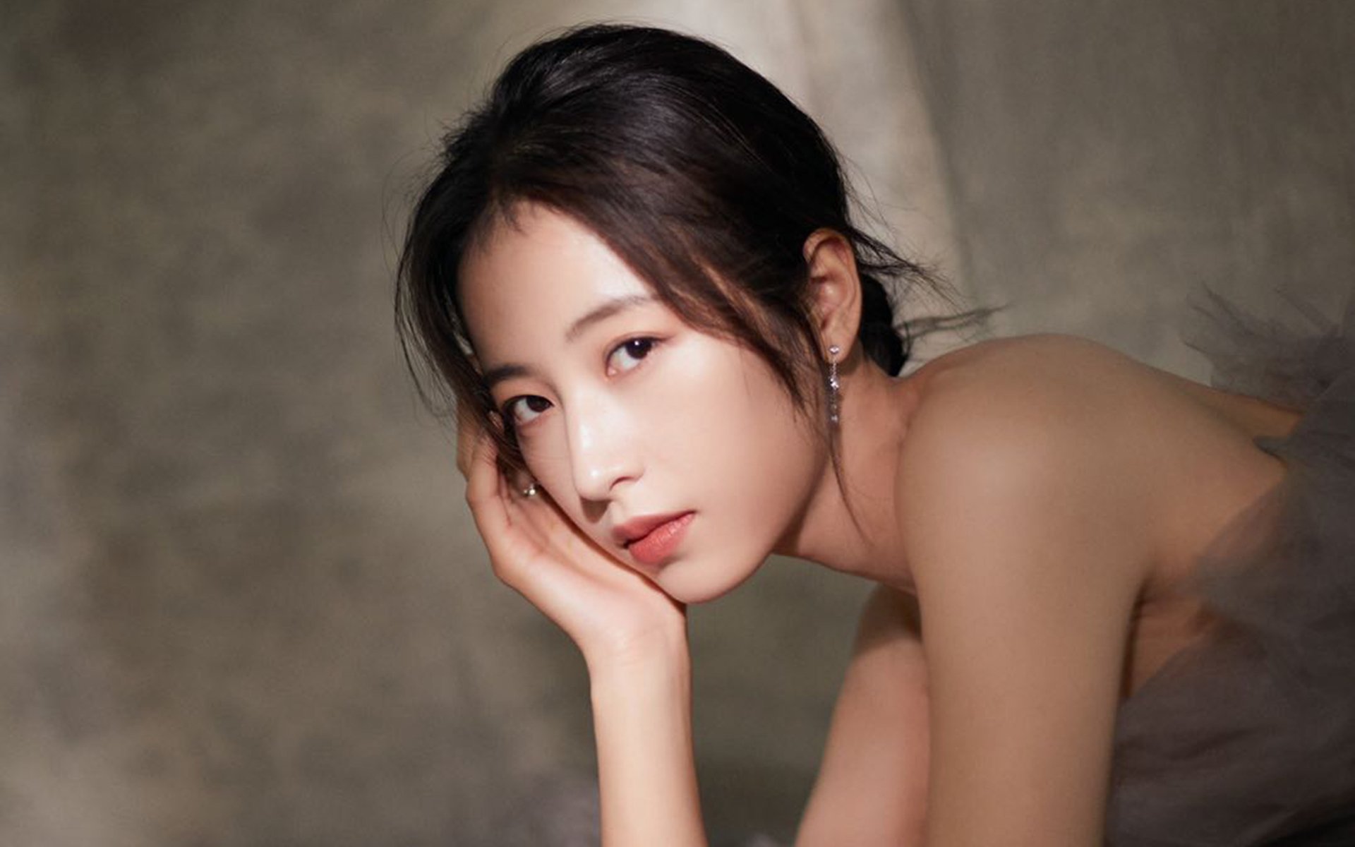 开云体育中国-双峰对决，从西甲国家德比的喧嚣到厄瓜多尔全面压制韩国的战术启示