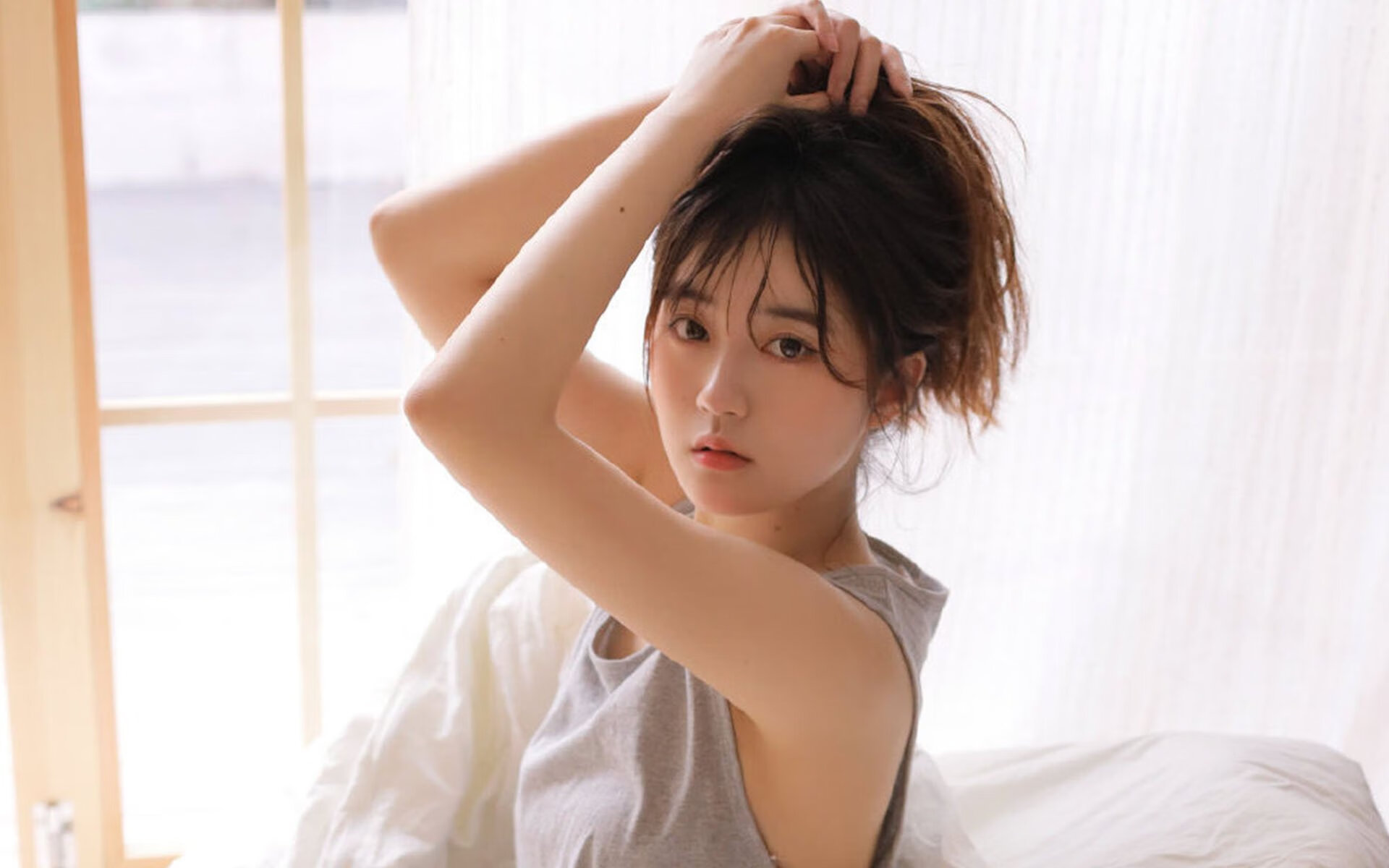 开云APP-决胜时刻与恒久基石,体育世界的两种胜利寓言